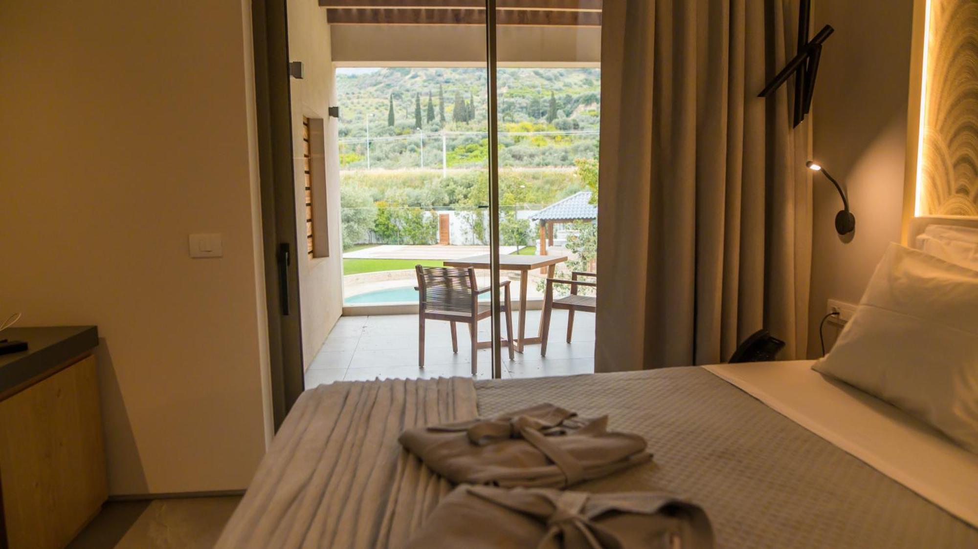 Alissachni Seaside Hotel Dhervénion Ngoại thất bức ảnh