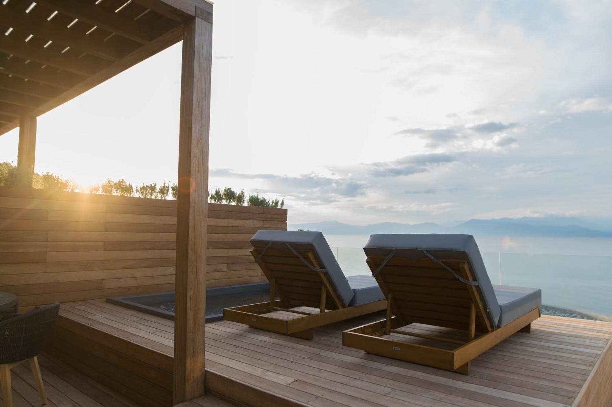 Alissachni Seaside Hotel Dhervénion Ngoại thất bức ảnh