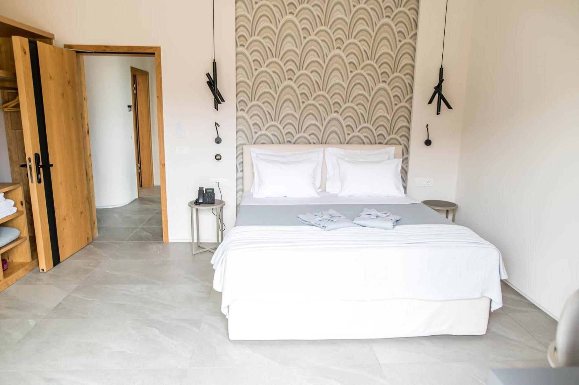 Alissachni Seaside Hotel Dhervénion Ngoại thất bức ảnh