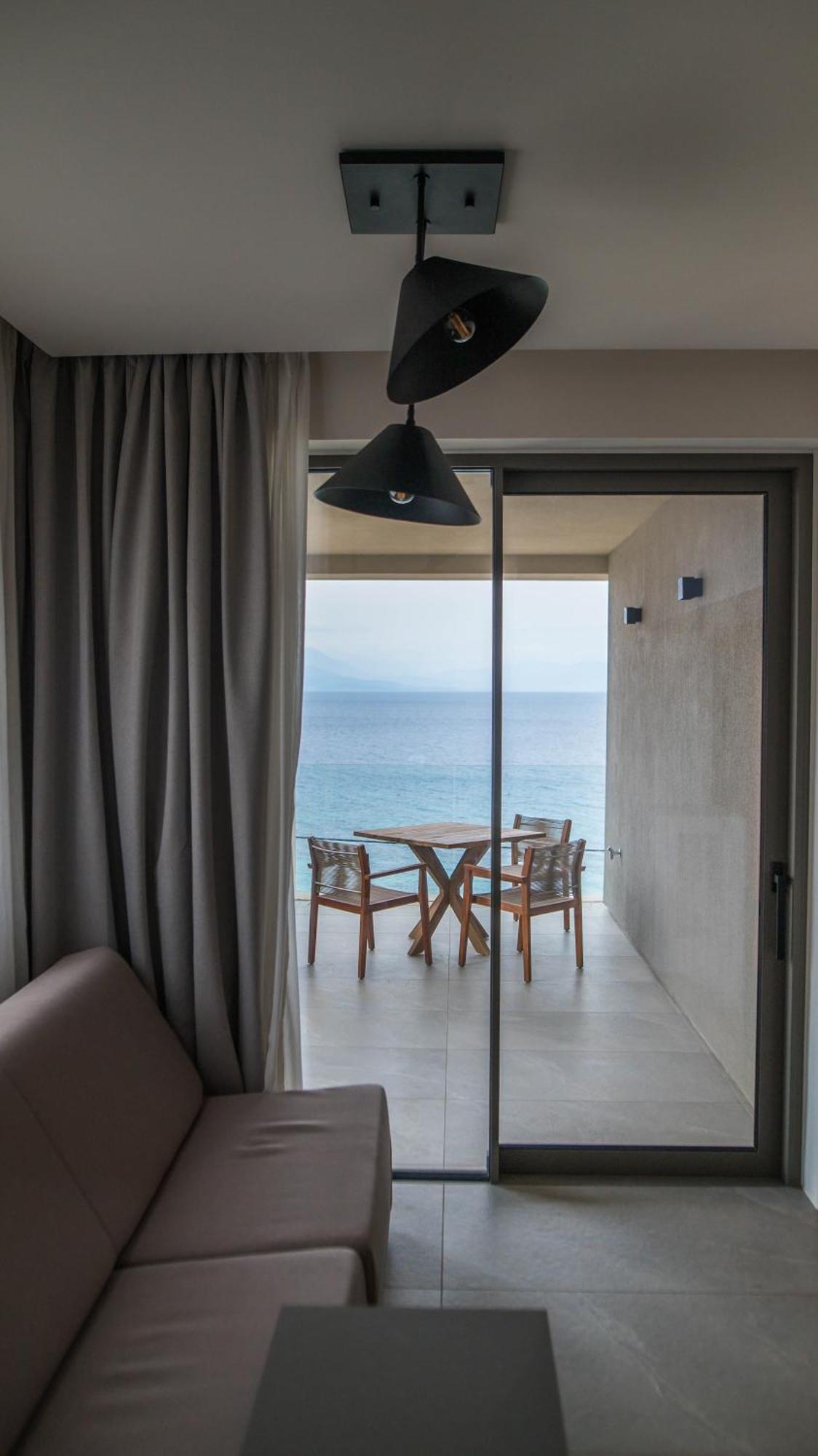 Alissachni Seaside Hotel Dhervénion Ngoại thất bức ảnh