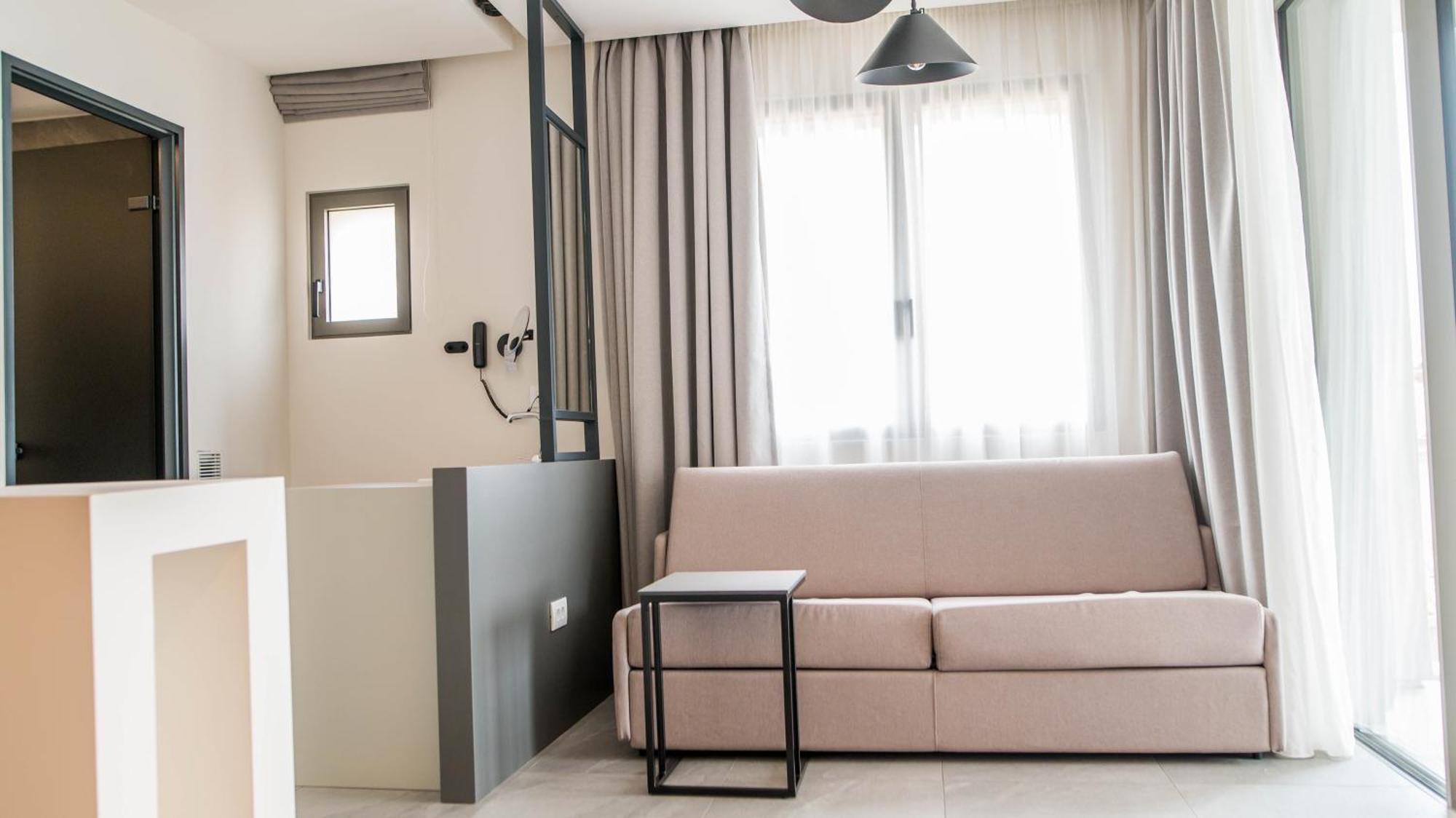 Alissachni Seaside Hotel Dhervénion Ngoại thất bức ảnh