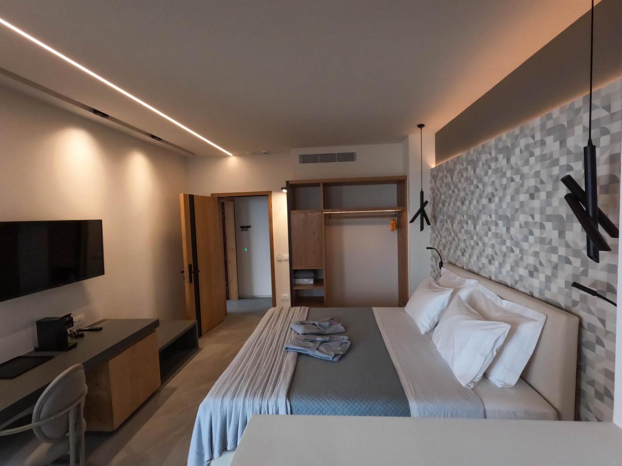 Alissachni Seaside Hotel Dhervénion Ngoại thất bức ảnh