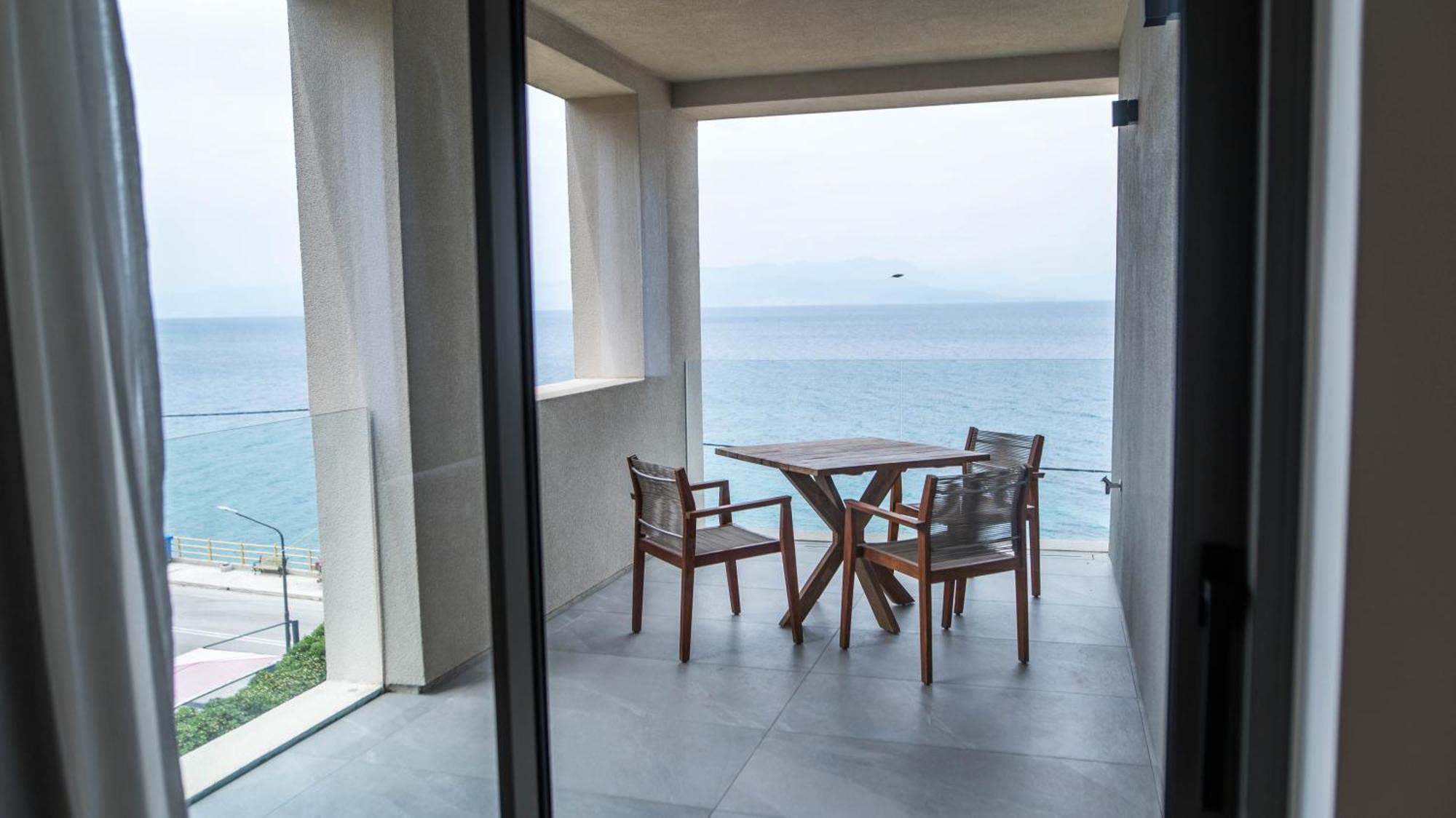 Alissachni Seaside Hotel Dhervénion Ngoại thất bức ảnh