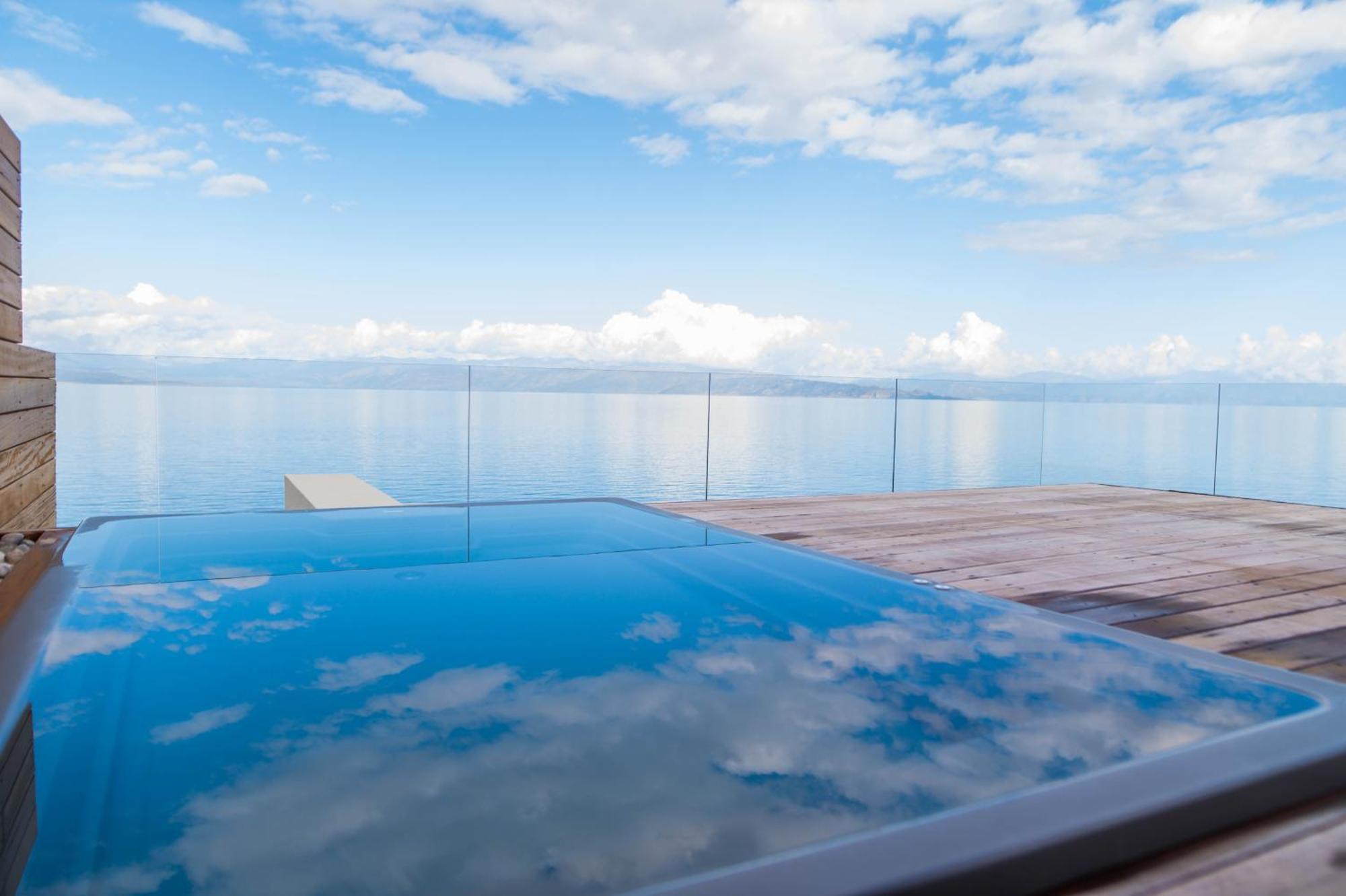 Alissachni Seaside Hotel Dhervénion Ngoại thất bức ảnh